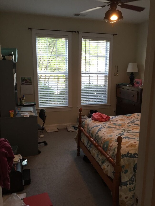 Building Photo - 2 Bedroom, 2 Bathroom Condo in Chapel Hill