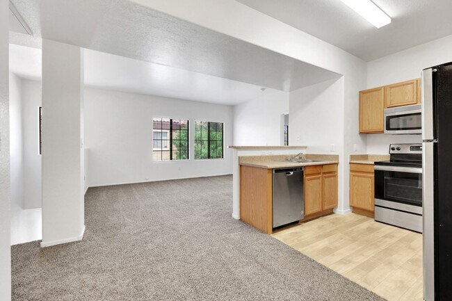 Building Photo - 2 Bedroom Condo