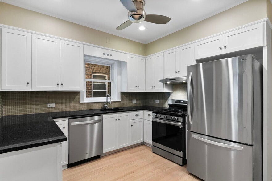 kitchen - 1031 Wesley Ave