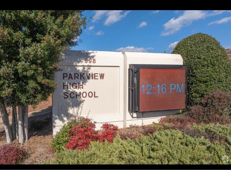 Building Photo - 1932 Lake Lucerne Dr SW