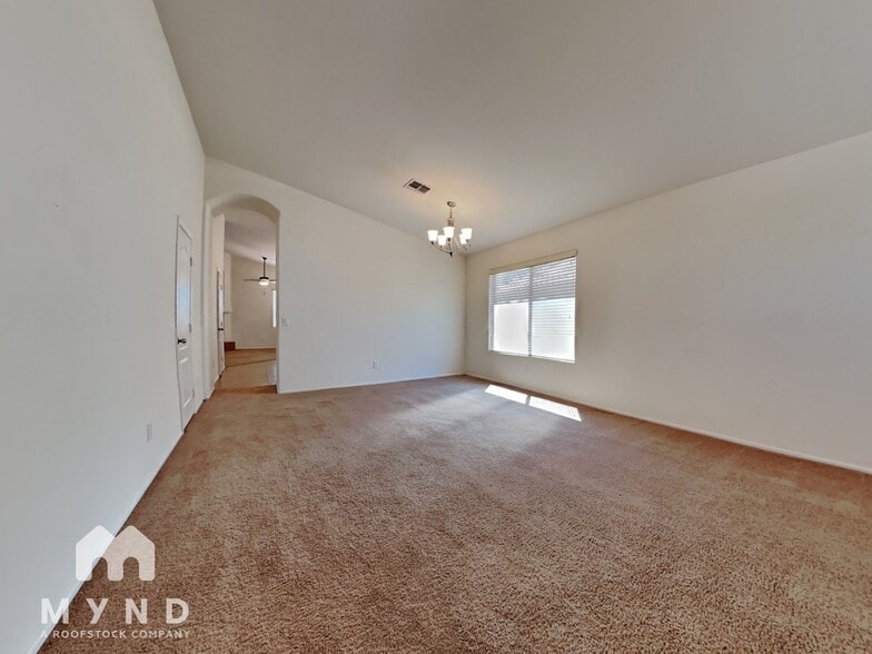 Building Photo - 2927 E Whispering Wind Dr
