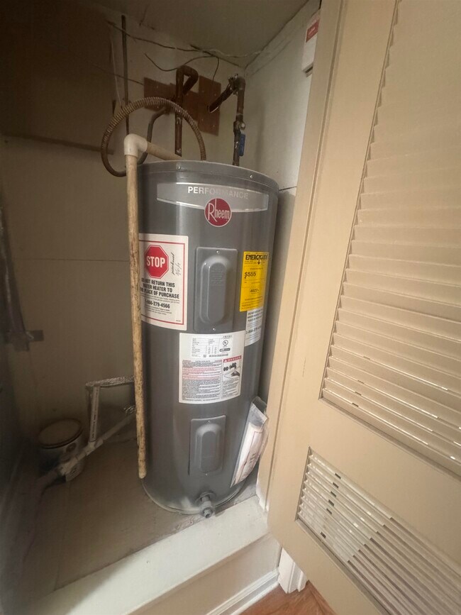 Building Photo - 6633 Poplar Woods Cir E