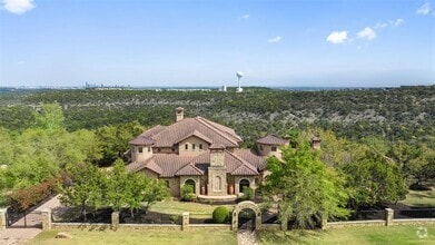Building Photo - 4805 Mirador Dr