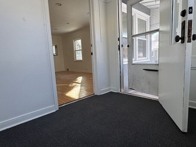 Building Photo - Single Family Home - GREAT Location - High End Finishes