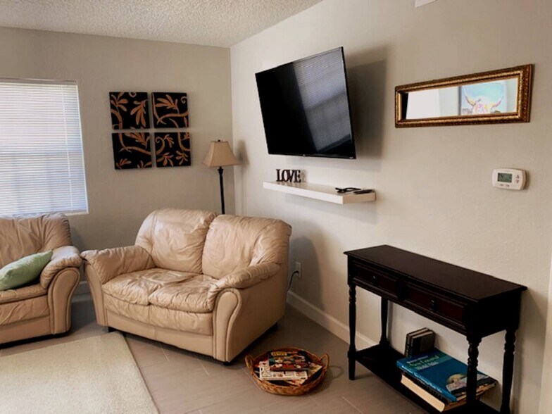 Building Photo - 7161 Balboa Rd