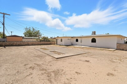 Building Photo - Corner 3 bed with Refrigerated AC