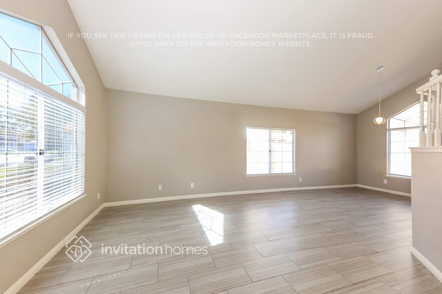 Building Photo - 545 Athens St