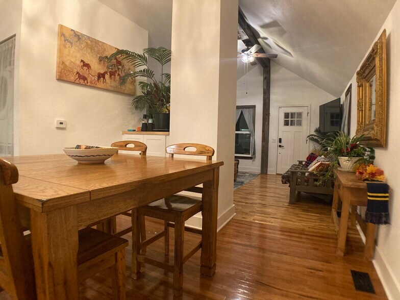 Building Photo - 301 4th St