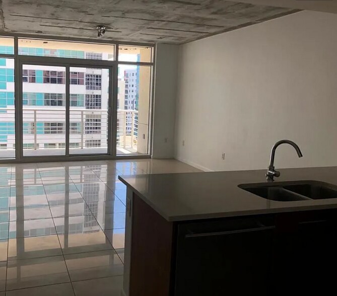 Building Photo - 3250 NE 1st Ave