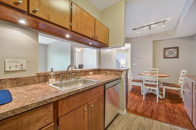 Building Photo - ** Tuscany Gardens ~ Fully Furnished 2 BED Condo in Fort Myers **