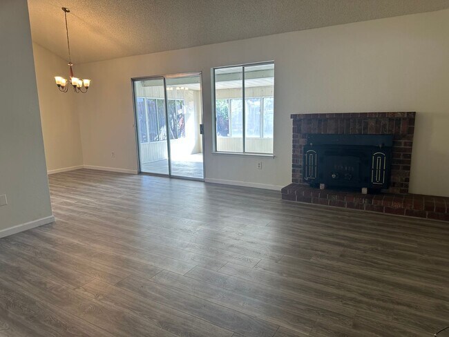 Building Photo - 3 Bedroom 2 Bath home in Vallejo