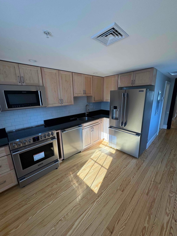 Building Photo - 393 Essex St