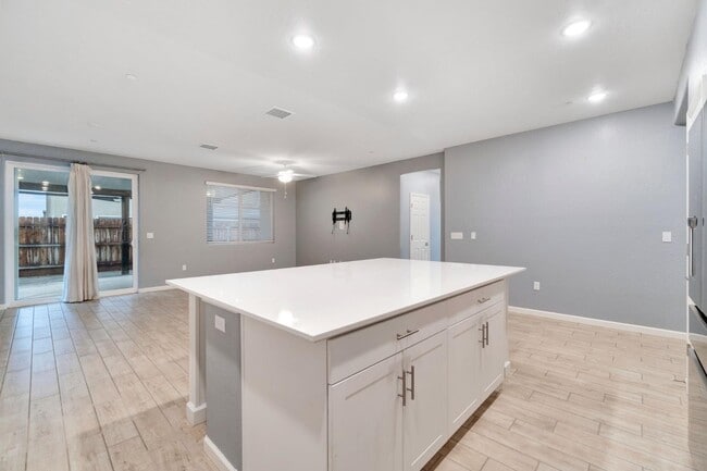 Building Photo - 141 Reunion Wy S