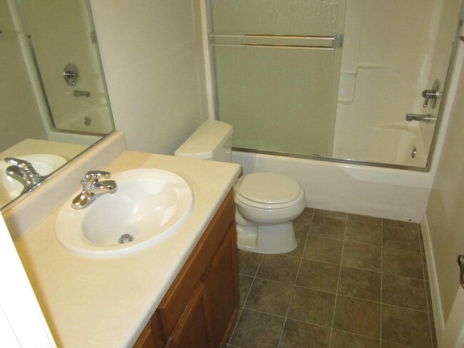 Building Photo - Charming Duplex for Rent