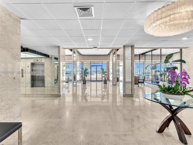 Building Photo - 300 Bayview Dr