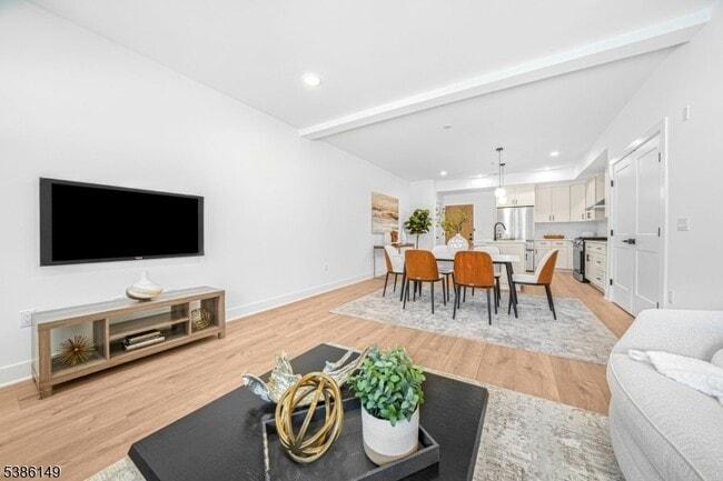 Building Photo - 20 Encampment Court