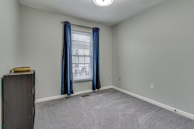 Building Photo - Charming 3 Bedroom Home in Prime Clinton L...