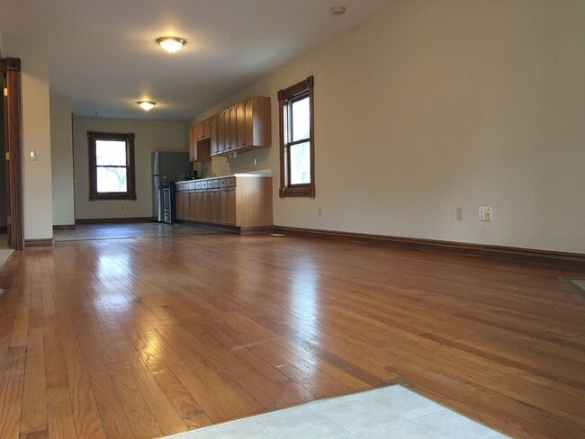 Building Photo - 460 E Lincoln Ave