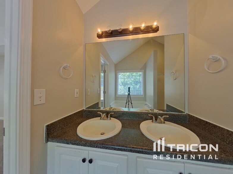 Building Photo - 730 Flintlock Dr