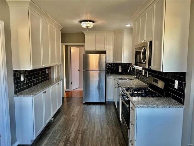 Building Photo - 7227-7229 Balson