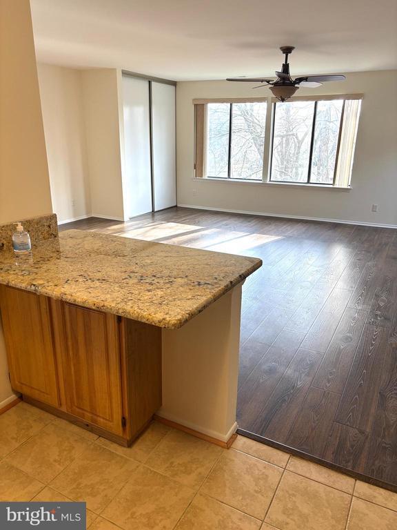 Building Photo - 1812 Hickory Cir