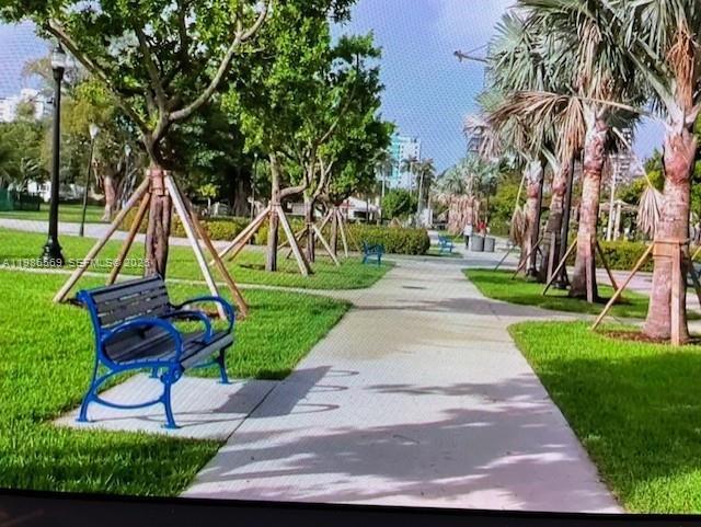 Building Photo - 736 13th St