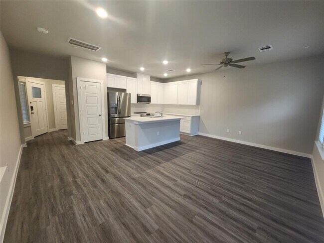 Building Photo - 18322 W Centro Cir