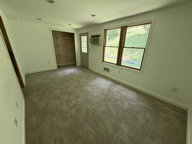 Building Photo - Price drop! Now Available for Rent in Peters!