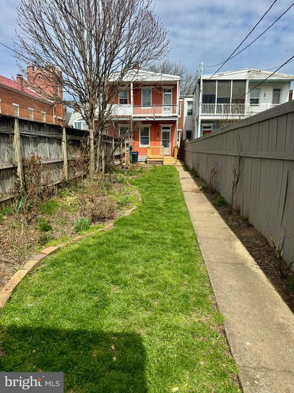 Building Photo - 112 E 3rd St