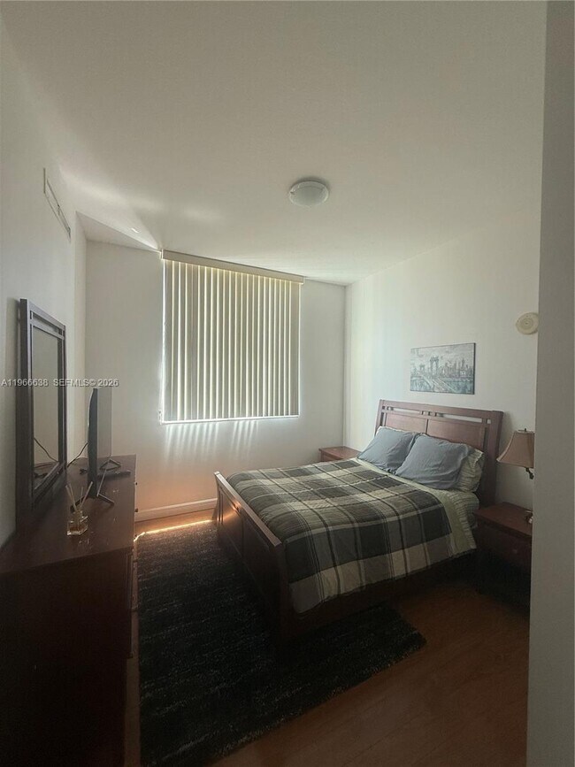 Building Photo - 1755 E Hallandale Beach Blvd