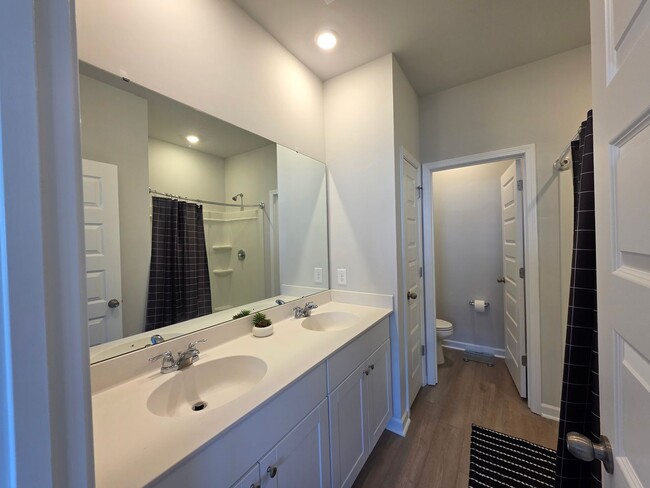 Building Photo - New Build 3 Bed/ 2.5 Bath Townhome Off Cen...