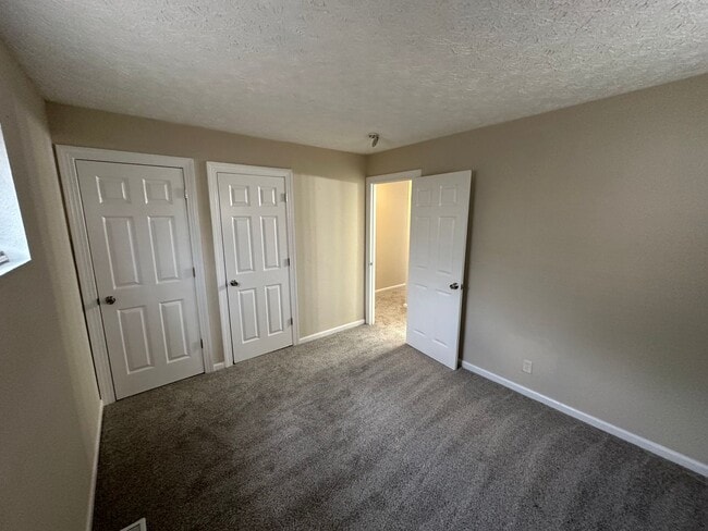 Building Photo - 3 Bed / 1.5 Bath Home located in Lawrence Township!