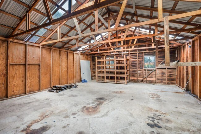 Building Photo - 395 E Dunne Ave