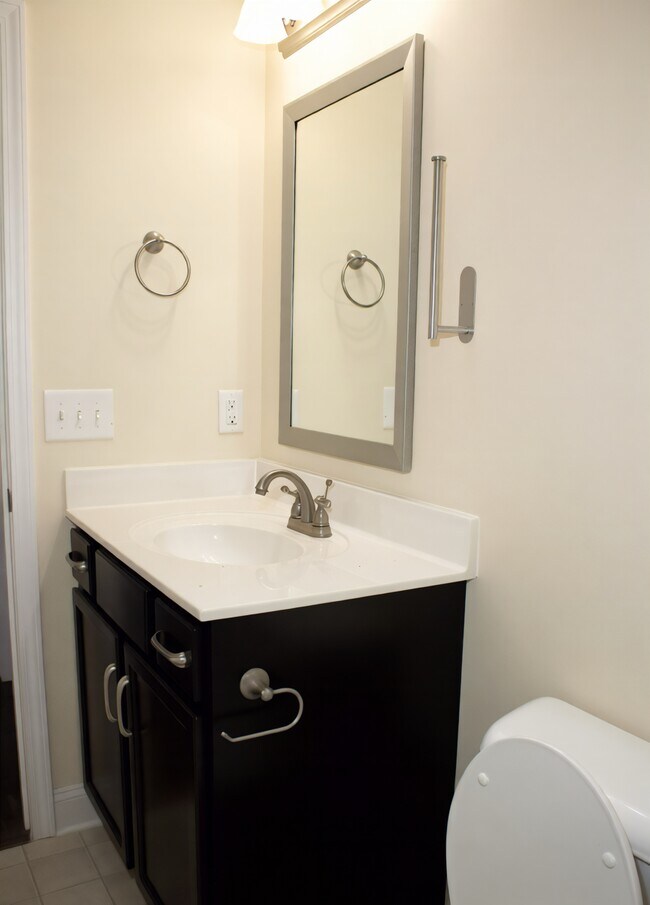 Building Photo - 1275 Eagle's View Dr
