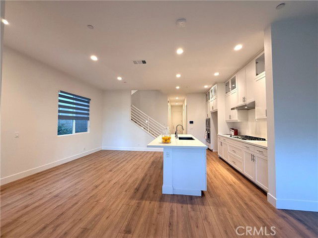 Building Photo - 273 Novel