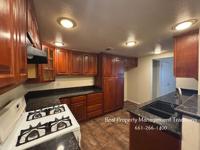 Building Photo - Willow Creek 2 bed, 1 bath condo!