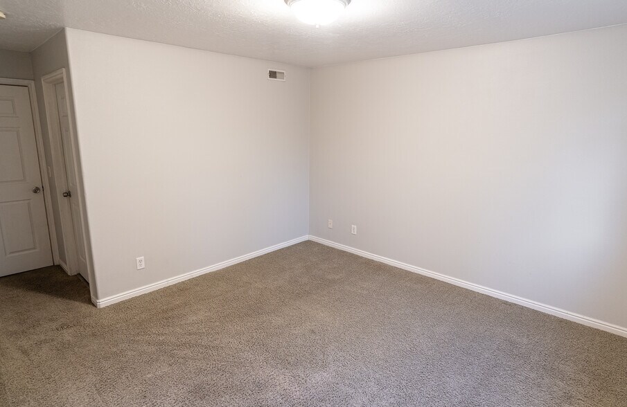 Building Photo - 8084 N Ridge Loop E