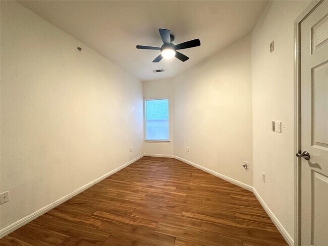 Building Photo - 2502 Leon St