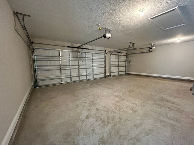 Building Photo - LIMITED TIME SPECIALS - 1/2 Month Free Ren...