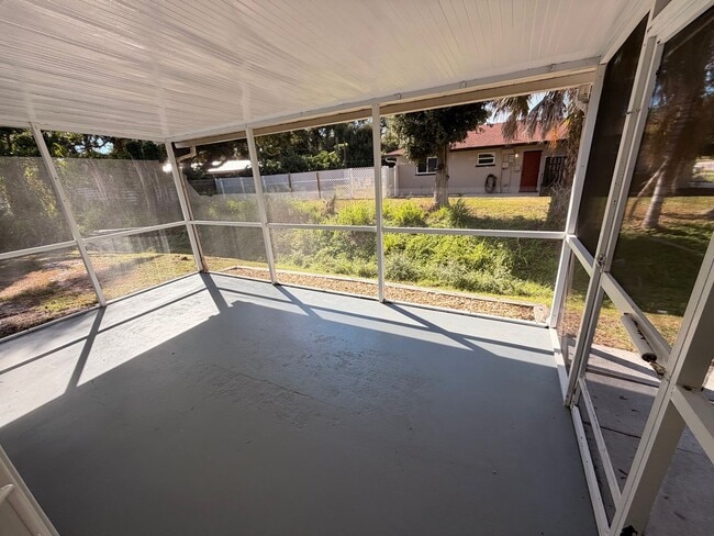 Building Photo - Highly sought after 2/2 in Gulf Gate