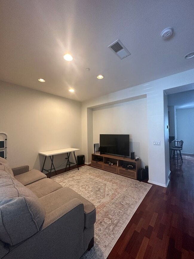 Building Photo - Stunning 3-Bedroom, 2.5-Bath Townhome in the Heart of Torrey Highlands – A Must-See!