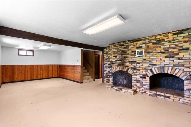 Building Photo - Incredible piece of Montana Paradise