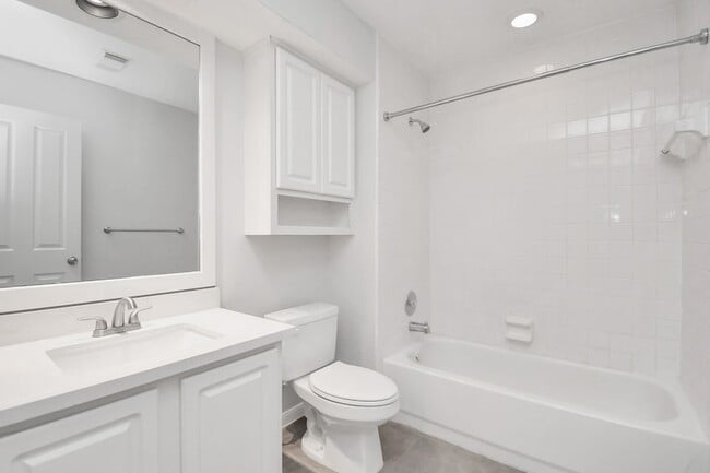 Building Photo - 60 Lakeridge Ct