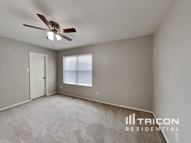 Building Photo - 1042 Condor Dr