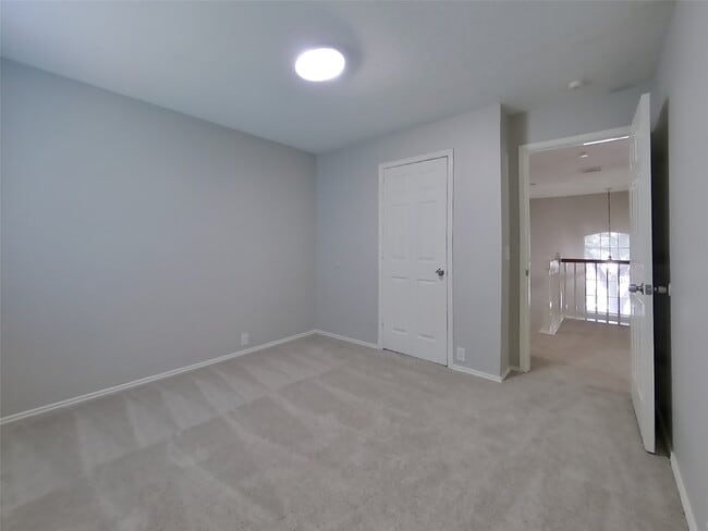 Building Photo - 18810 Woodbreeze Dr