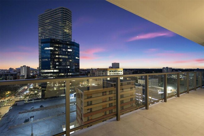 Building Photo - 275 1st Ave S