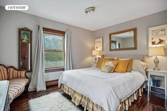 Building Photo - 2976 Noyack Rd