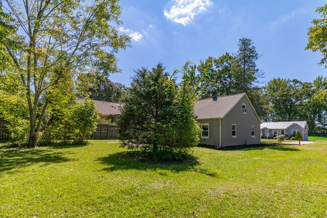 Building Photo - 2510 Harley Dr
