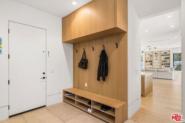 Building Photo - 9206 Monte Mar Dr
