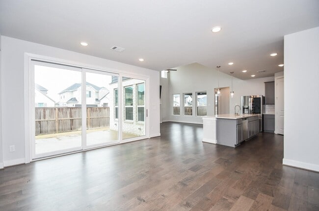 Building Photo - 9242 Dearborn Knoll Dr